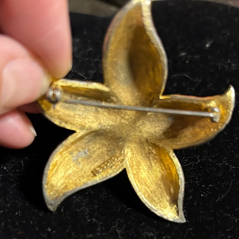 Vintage Coro Gold Starfish and Leaf Brooch Set gold tone